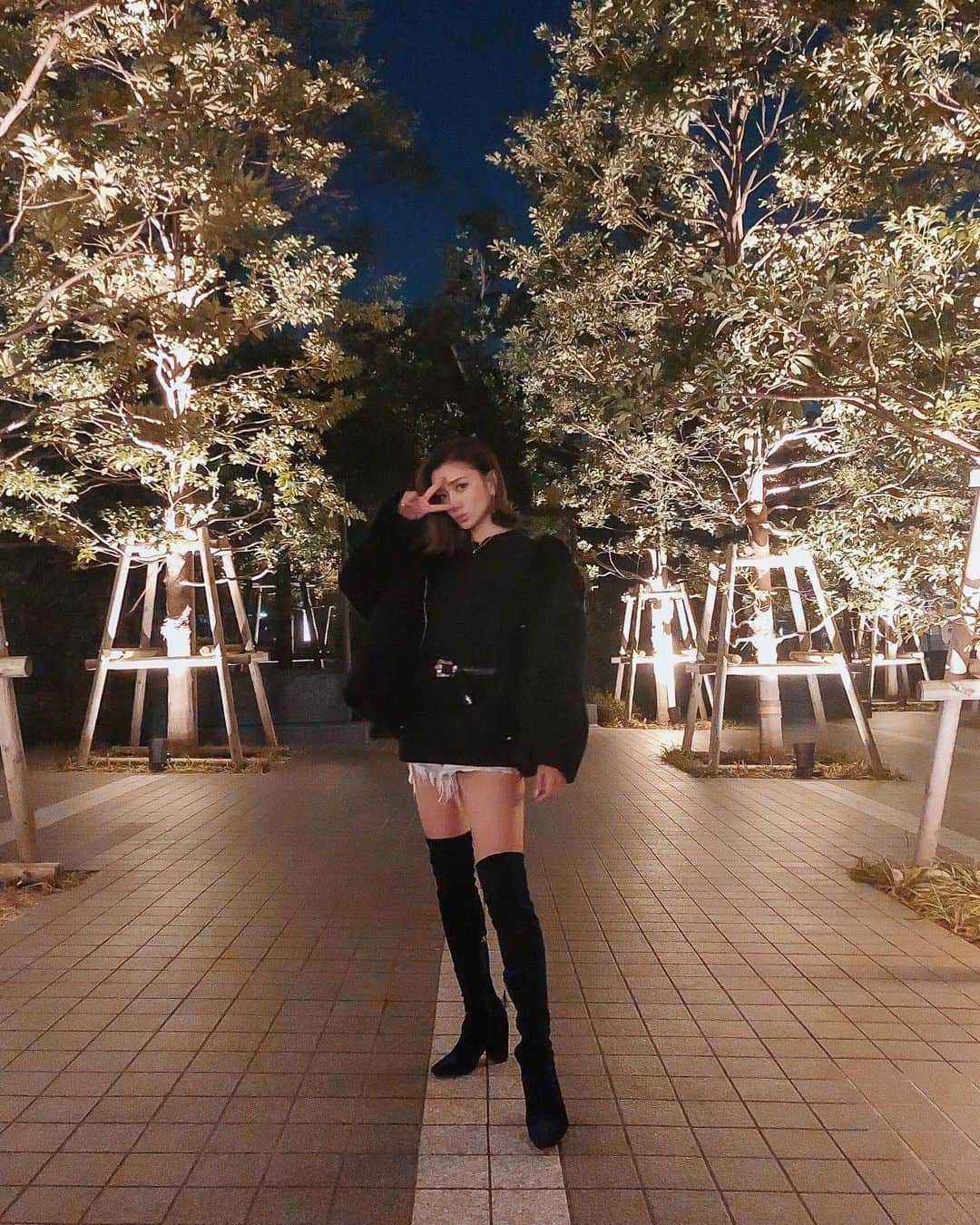 谷口紗耶香のインスタグラム：「🌙🌙🌙 やっぱり神な　安室ちゃんと 　ayu 様の　YouTube見てたら こんな時間になっちゃった。  はぁ〜♡ 可愛い人見て　刺激刺激♡ ・ おやすみ💤 ・ #安室奈美恵　#ayumihamasaki  なんでこんなに可愛いのですか😭♥️ #instamodel#instaootd#ootd#model#japanesemodel#sayakataniguchi#shooting#kawaii#girl#mama#instafashion#japanese#today#cute#拍照#可爱#今天的衣服#谷口紗耶香#时尚#패션#귀엽다#일본인#촬영#親バカ部#ママリ#ママコーデ#ファッション」