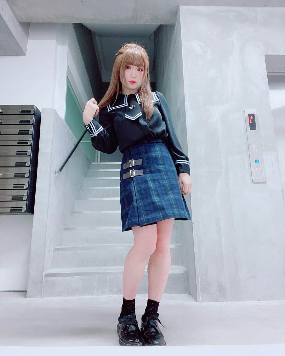 中野たむさんのインスタグラム写真 - (中野たむInstagram)「↑B1 #rosemarieseoir #drmartens #code #fashion #sailor」1月15日 0時56分 - tam_nakano