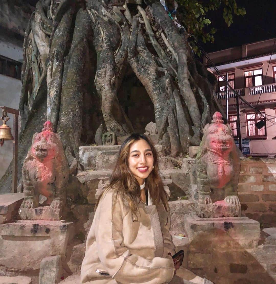Megha Shrestha さんのインスタグラム写真 - (Megha Shrestha Instagram)「If anything is worth doing do it with all your heart 🇳🇵 やおよろずの神様が宿る日本そしてネパールも全てのものに神様が宿ります。信じ方は人それぞれだけど、どれだけ人、物全てを、愛せるか。おもいやりをもてるか。考えれば考えるほど難しいけど意外とシンプルなことなのかもしれない🦋」1月15日 1時05分 - happy_story_14