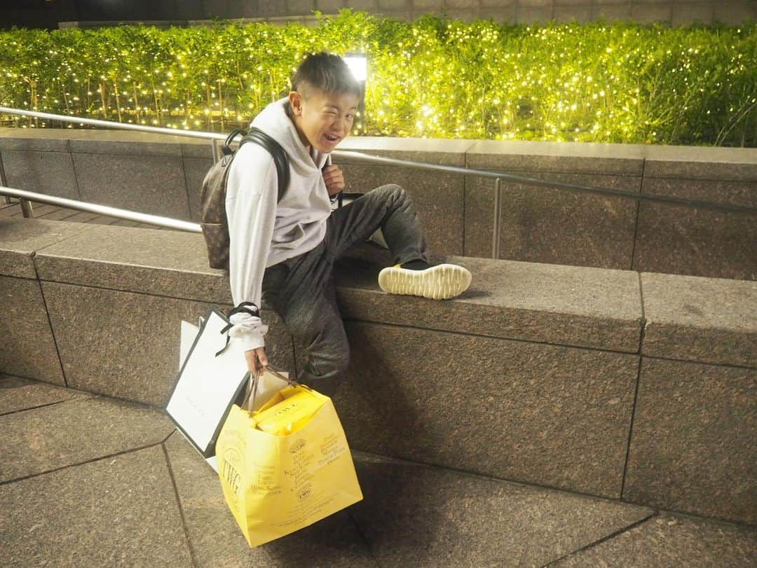 内田新菜さんのインスタグラム写真 - (内田新菜Instagram)「いつも荷物を自然に、そして当たり前に持ってくれる彼は本当に私の彼だ♡♡ ・ と、スヤスヤ眠る寝顔を見ながらこうやって書く忘備録が幸せだな。って✨ ・ ・ #お正月 #台湾旅行 #台北 #息子 #小学五年生 #忘備録 #親バカ日記」1月15日 1時38分 - ninauchida