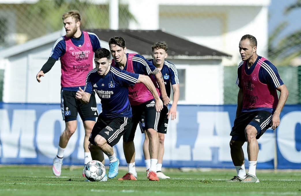 ハイロ・サンペリオのインスタグラム：「✅Trainieren mit den Kollegen, dann zurück zur Normalität! Wir sind in Lagos um das Tempo zu erhöhen... 💪 @hsv #BeXtreme • • 🇪🇸 ¡La vuelta a la rutina, al césped y a entrenar con los compañeros siempre es una buena noticia! Ya estamos en Lagos para coger de nuevo el ritmo✌」
