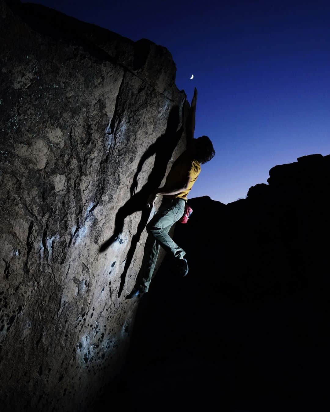 クリス・シャーマさんのインスタグラム写真 - (クリス・シャーマInstagram)「Happy moments in Sad boulders Bishop California • • • 📸@lmurdoch #climbing #climb #rockclimbing #climbing_pictures #boulder #bouldering #bloc #klettern #arrampicata #escalade #escalada  @petzl_official @prana @tenayaclimbing @climbskinspain @maximropes」1月15日 2時03分 - chris_sharma