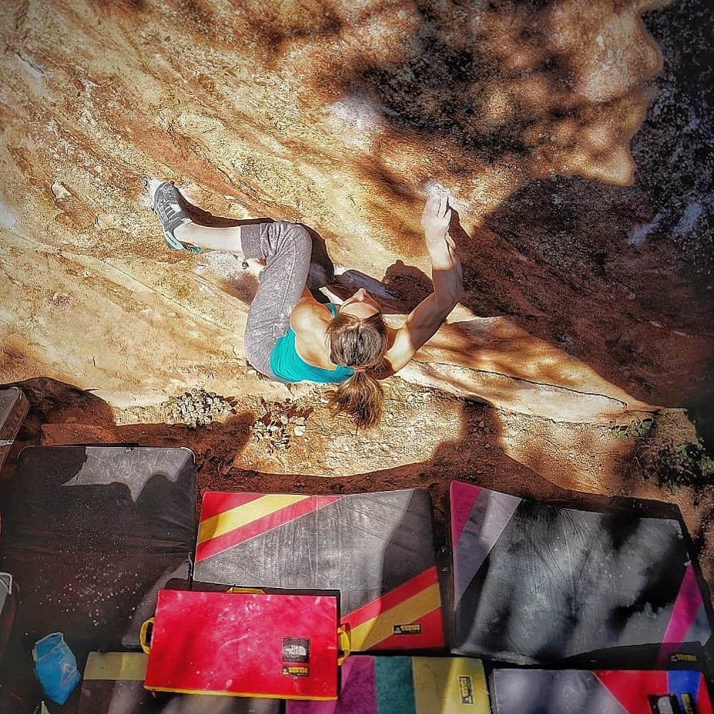 アレックス・パッチシオさんのインスタグラム写真 - (アレックス・パッチシオInstagram)「Really excited to now be a part of the @organicclimbing team!!! 😄  @organicclimbing pads have always been known for their amazing quality in structure, really fun customizable colors and patterns and outstanding foam! Excited for @organicclimbing to be having my back!!! 😉  Let’s go do some falling and sending together!!! 😄🙌💪🏻 @organicclimbing @scarpana @frictionlabs  Thanks for the 📸 @bodyenroute 🙌」1月15日 2時40分 - alex_puccio89