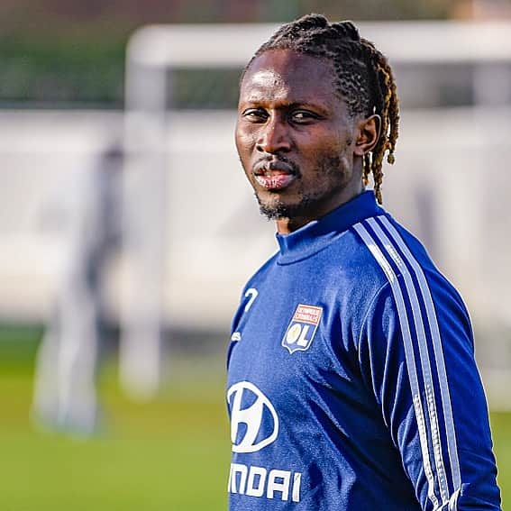 マプ・ヤンガ＝ムビワのインスタグラム：「👀📸⚽️👊🏿 #training #ol」