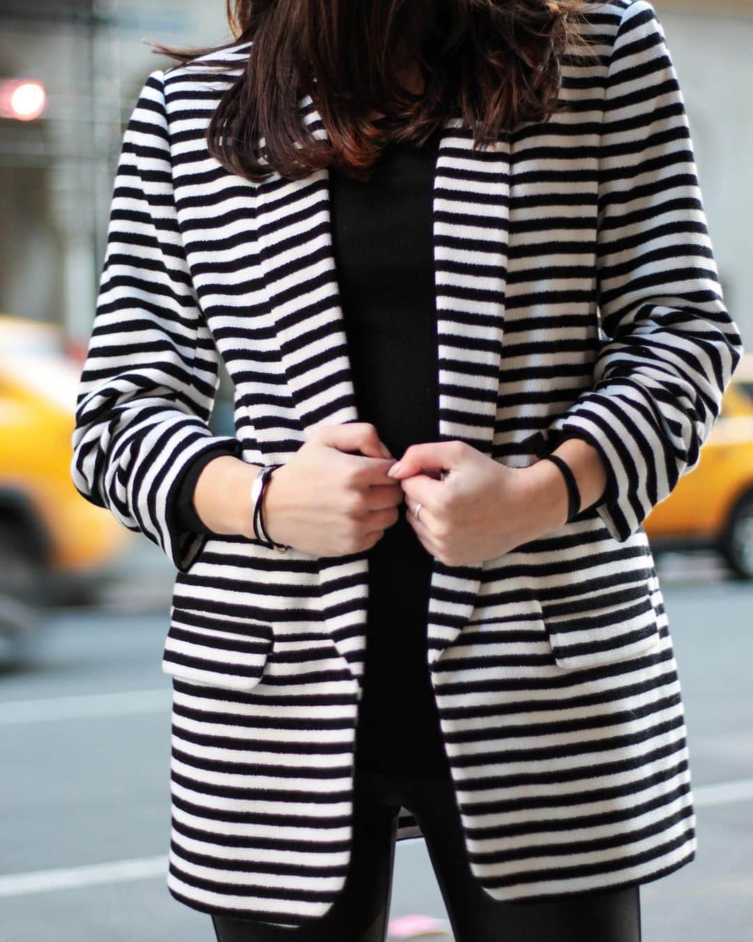 のインスタグラム：「Business casual #catherinemalandrino #catherinecatherine #workattire #workwear #blazer #blazerstyle #stripes #blackandwhite」