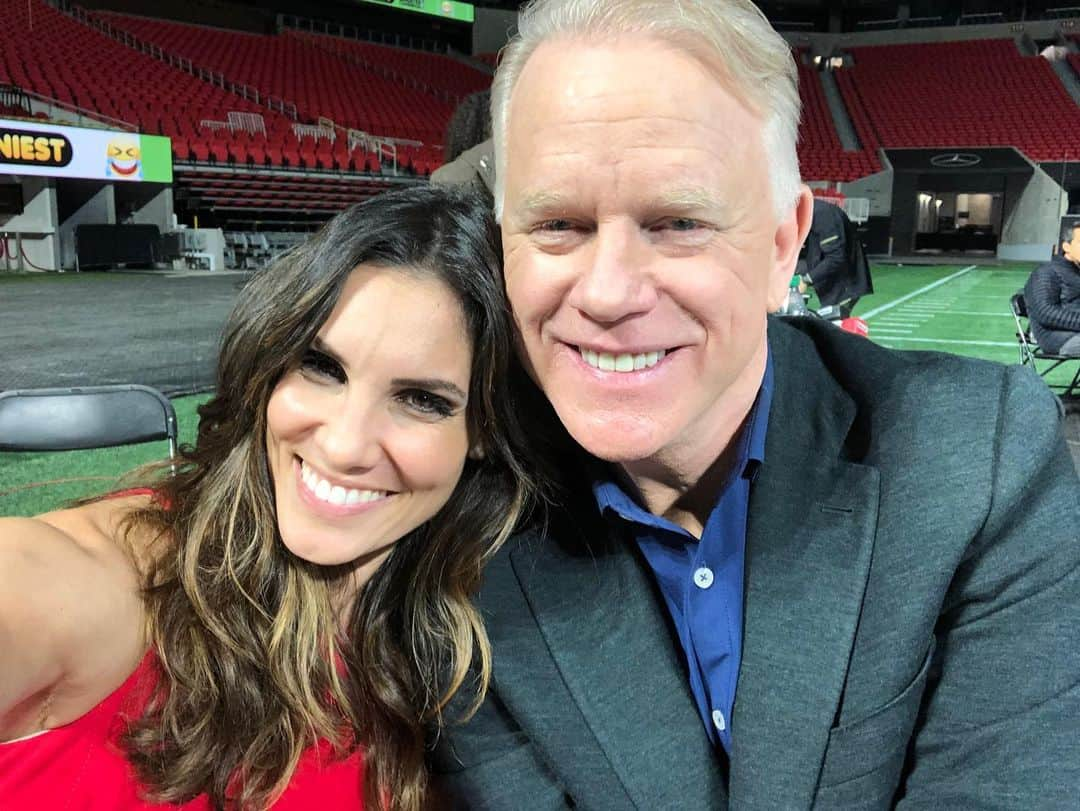 ダニエラ・ルーアさんのインスタグラム写真 - (ダニエラ・ルーアInstagram)「News flash! This wonderful man and I will be co hosting SUPERBOWL’S GREATEST COMMERCIALS together again, this time in Miami! I’m incredibly excited... see you soooon 🏈🏈🏈🏈🏈🏈🏈🏈🏈🏈🏈🏈🏈🏈🏈🏈 Notícia! Este homem fofo e eu vamos apresentar SUPERBOWL’s GREATEST commercials outra vez, desta vez em Miami! Estou num chitex... até jáaaaa . #host #cohost #sbgc #miami #superbowl @superbowl54miami #work #travel #boomeresiason #ilovewhatido @cbstv #cbs」1月15日 3時07分 - danielaruah