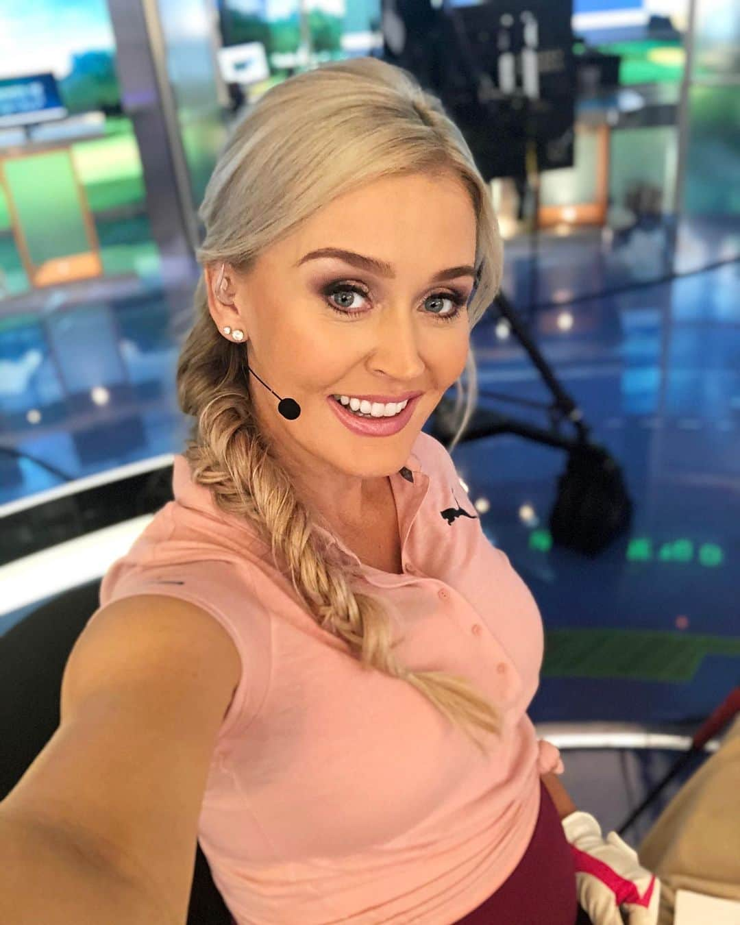 ブレア・オニールさんのインスタグラム写真 - (ブレア・オニールInstagram)「Another day in the office ⛳️🏌🏼‍♀️🎥 #GolfChannel #host #27weeks」1月15日 3時02分 - blaironealgolf