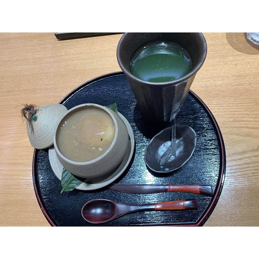 加藤里奈（カトリーナ）さんのインスタグラム写真 - (加藤里奈（カトリーナ）Instagram)「🍵🌰🍵🌰🍵🌰 永楽屋唯一の喫茶室が河原町に✨ 私は期間限定の「栗ぜんざい」を食べました😍 野球ボールくらいの大きなお餅の中には大きな栗！！ めちゃくちゃ美味しかったー🤤🤤 * * ＜永楽屋喫茶室＞ 📍京都市中京区河原町通四条上る東側　永楽屋本店2階 ☎️075-221-2318 ⏰12:00～19:00 (L.O.18:30) 📴無休 * * #京都 #京都観光 #京都旅行 #京都巡り #お着物 #着物生活 #kimono #kimonostyle #kimonofashion #kimonogirl #japanesekimono #甘味 #栗 #栗スイーツ #永楽屋 #永楽屋喫茶室 #和スイーツ #和カフェ #京都カフェ #京都カフェ巡り #京都カフェ部 #cafe #河原町カフェ #marron #河原町 #京都グルメ #kyoto #栗ぜんざい #kyotocafe #マロン」1月15日 14時03分 - rinakatoktriiina