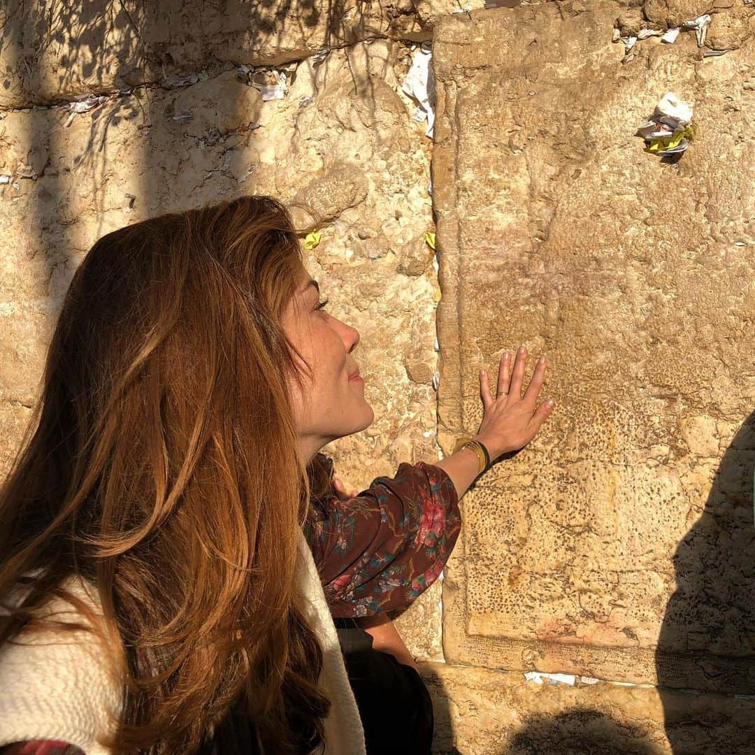 ミシェル・モナハンさんのインスタグラム写真 - (ミシェル・モナハンInstagram)「Oh Israel, what a pleasure it was. ✨🇮🇱✨#traveltuesday #jerusalem #telaviv #deadsea #eingedi #messiah ❤️」1月15日 12時29分 - michellemonaghan