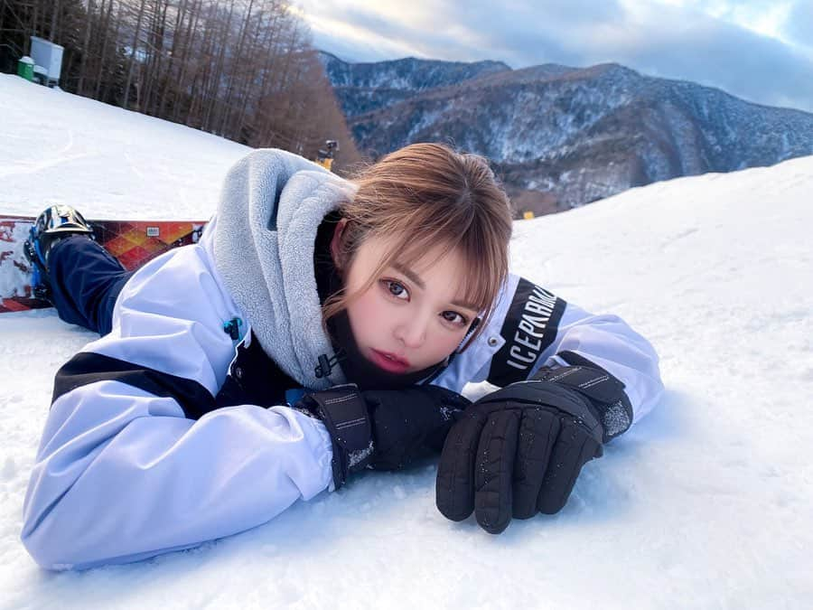 ななぴさんのインスタグラム写真 - (ななぴInstagram)「この雪に恋をした。  あーはやくまたスノボ行きたい🏂  #jrskiski #スノボ女子 #スノボウェア　#スノボー女子 #スノーボード　#まだ3回目だけど」1月15日 13時01分 - __nanapgram__