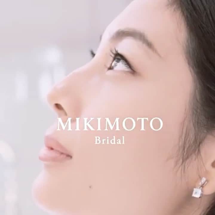 那須ミラノのインスタグラム：「. MIKIOTO bridal -My princess moment-🤍🤍🤍 #MyPrincessMoment #MIKIMOTO #MikimotoBridal #bridal #wedding  #weddingdress #25ans #ミキモト #ブライダル #プリンセス #結婚指輪 #リング選び #ティアラ #ウエディングドレス」