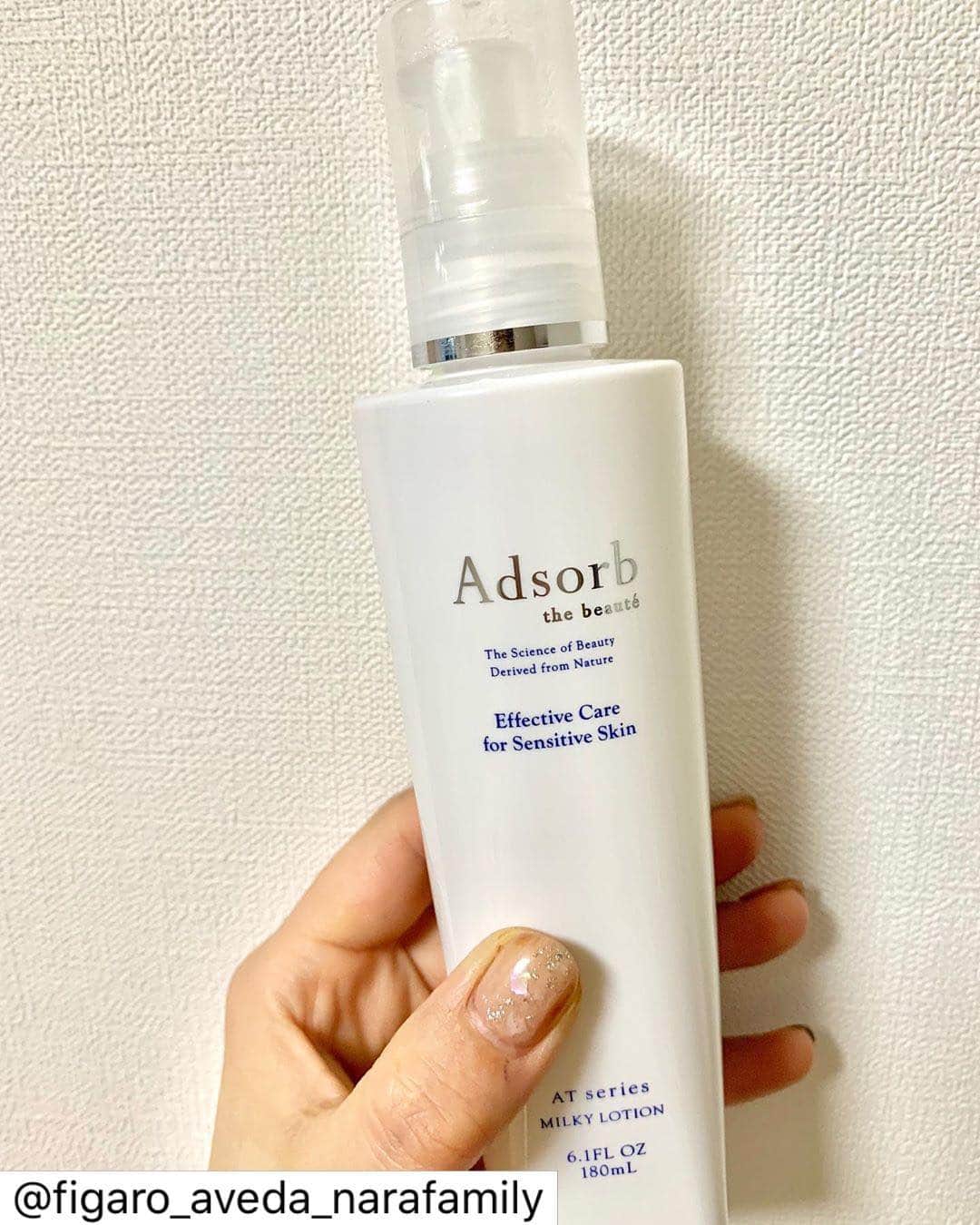 のインスタグラム：「Figaro AVEDA（1Ｆ）ならファミリー店 . お肌の乾燥、ボディクリームお探しの方はこれ！！ 「アドソーブ ATミルキーローション」  化粧水のようにみずみずしく、クリームより なめらかな使い心地の全身用ミルク✨  植物由来天然ハーブ配合で乾燥によるむずつき、トラブル肌から守り、健やかな肌へと導きます✨✨ ベタつくことなく使い続けるとお肌がもちもちしますよ😊 【抗黄色ブドウ球菌抗体】【抗ハウスダスト抗体】配合  この冬の乾燥をぜひこれで解決してみませんか？  180mL ¥8,800（税込） . . . ＊＊＊＊＊＊＊＊＊＊＊＊＊＊＊＊＊＊＊＊＊＊＊＊＊＊＊＊＊＊＊＊＊＊＊＊＊＊＊＊＊＊ . . >>>> FIGARO AVEDA <<<< .  オーガニックサロン ☞93%自然界由来成分配合AVEDAカラー . . . . 奈良県の奈良ファミリー専門店内 トータルビューティーサロンです☺︎ . . . . . 営業時間10:00〜20:00  年中無休 . . . 【  ご新規様限定 】 . カラーカット >> 7980 +tax . パーマカット >> 7980 +tax . カラーヘッドスパ 20min >> 6980 +tax . . . ステキなヘア、アイラッシュ提案させて頂きます。 是非一度お任せください！！ . . . ご予約お待ちしてます✂︎✂︎✂︎✂︎ . . . ℡0742-30-0188 . . . . . . #ヘア#ヘアアレンジ#ヘアスタイル#ヘアカラー#インスタ映え#ファッション#hair#サロンモデル#美容室#インテリア#外国人風#カラー#love #instagood #aveda#アヴェダ#beauty#オーガニック#셀카#撮影#お洒落さんと繋がりたい#美容師#model#奈良ファミリー#ならファグラム#フォトジェニック#いいね返し . . ＊＊＊＊＊＊＊＊＊＊＊＊＊＊＊＊＊＊＊＊＊」