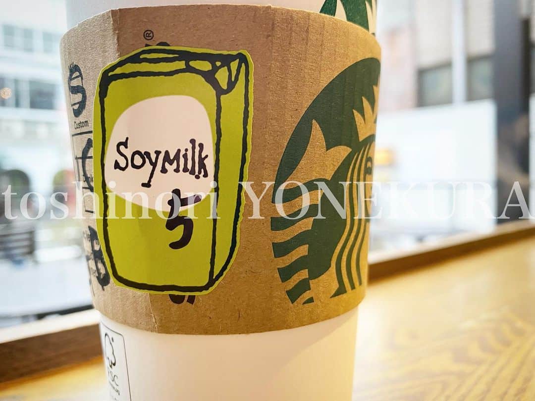 米倉利紀さんのインスタグラム写真 - (米倉利紀Instagram)「last one: プロモーションの合間に訪れたstarbucks coffee。この店舗の今年最後の一杯の「gingerbread latte」だそう。そして「5」。なんか嬉しい😜 #starcuckscoffee #gingerbreadlatte #lastone #lucky #5」1月15日 13時14分 - toshi_yonekura