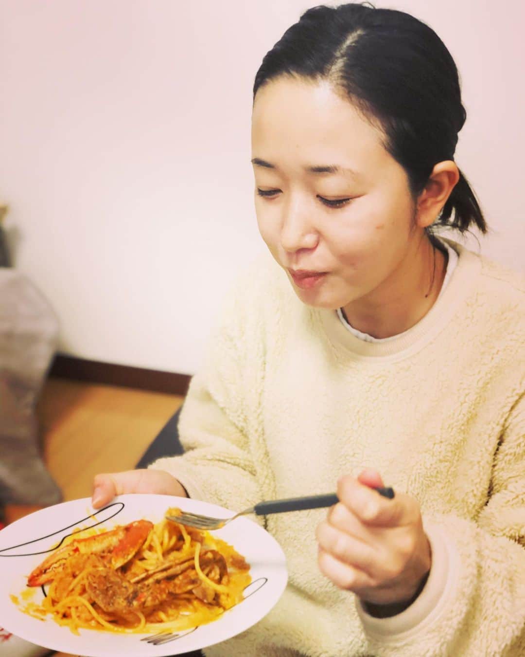 あばれる君さんのインスタグラム写真 - (あばれる君Instagram)「超美味しいレストランDonというところのお土産ソースを使って渡蟹のクリームパスタ🍝ゆかちゃんも大満足😋✨」1月15日 13時21分 - abarerukun