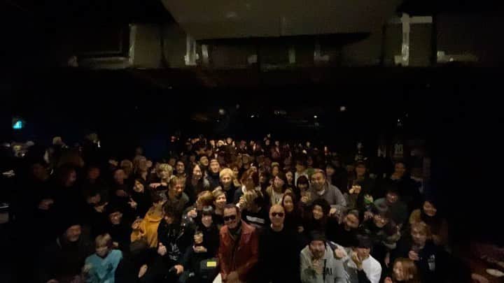 桜井誠のインスタグラム：「昨日の大ドラム飲み会2020🥁　 200人近く集まったんだって！ レジェンドドラマーまことさんの後ろに誠が、、⁉️」