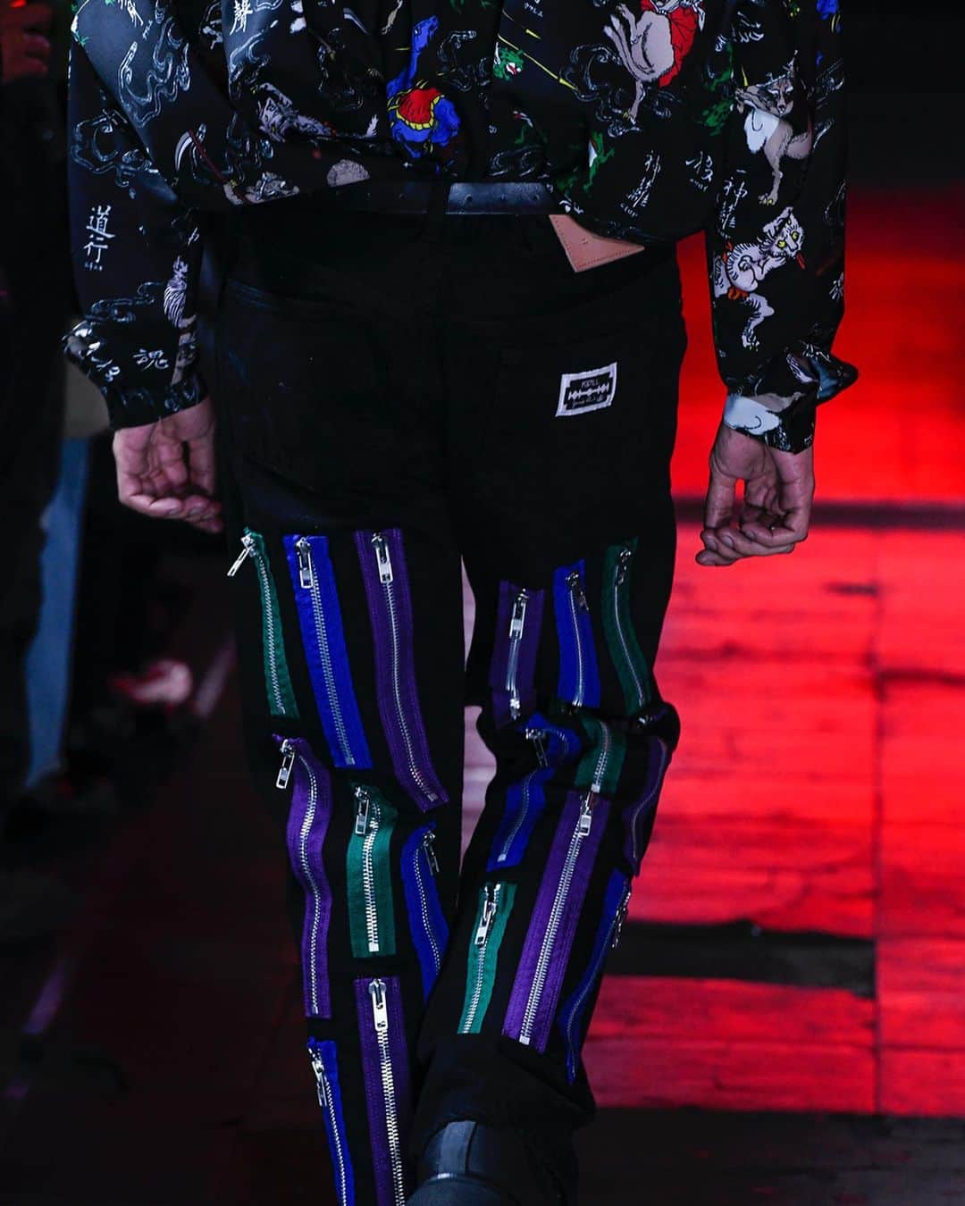 Apparel-web.comさんのインスタグラム写真 - (Apparel-web.comInstagram)「Kidillがパリのアポロ劇場で発表したルックはカラフルなパンクミクスチャー。#kidill #fashionweek #fashion #style #preview #AW2020 #ファッション #コレクション @kotsuchiya @apparelweb」1月15日 13時34分 - apparelweb