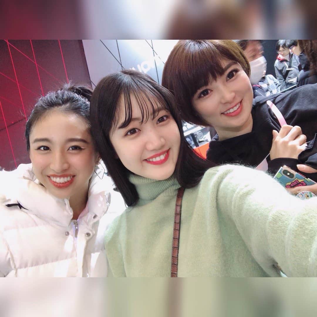 のインスタグラム：「オートサロンに遊びに行った♡  桃ちゃんとほのかちゃん、ステージ頑張ってた(^^)✨ 大好きなピストン西沢さんもみることできた（笑） 車のイベントって本当に楽しい！！！ #オートサロン #オートサロン2020 #tokyoautosalon2020 #tas #carshow #車好き女子 #asiangirls #japanesemodels #ショートヘア #shorthair  #ショートボブ」