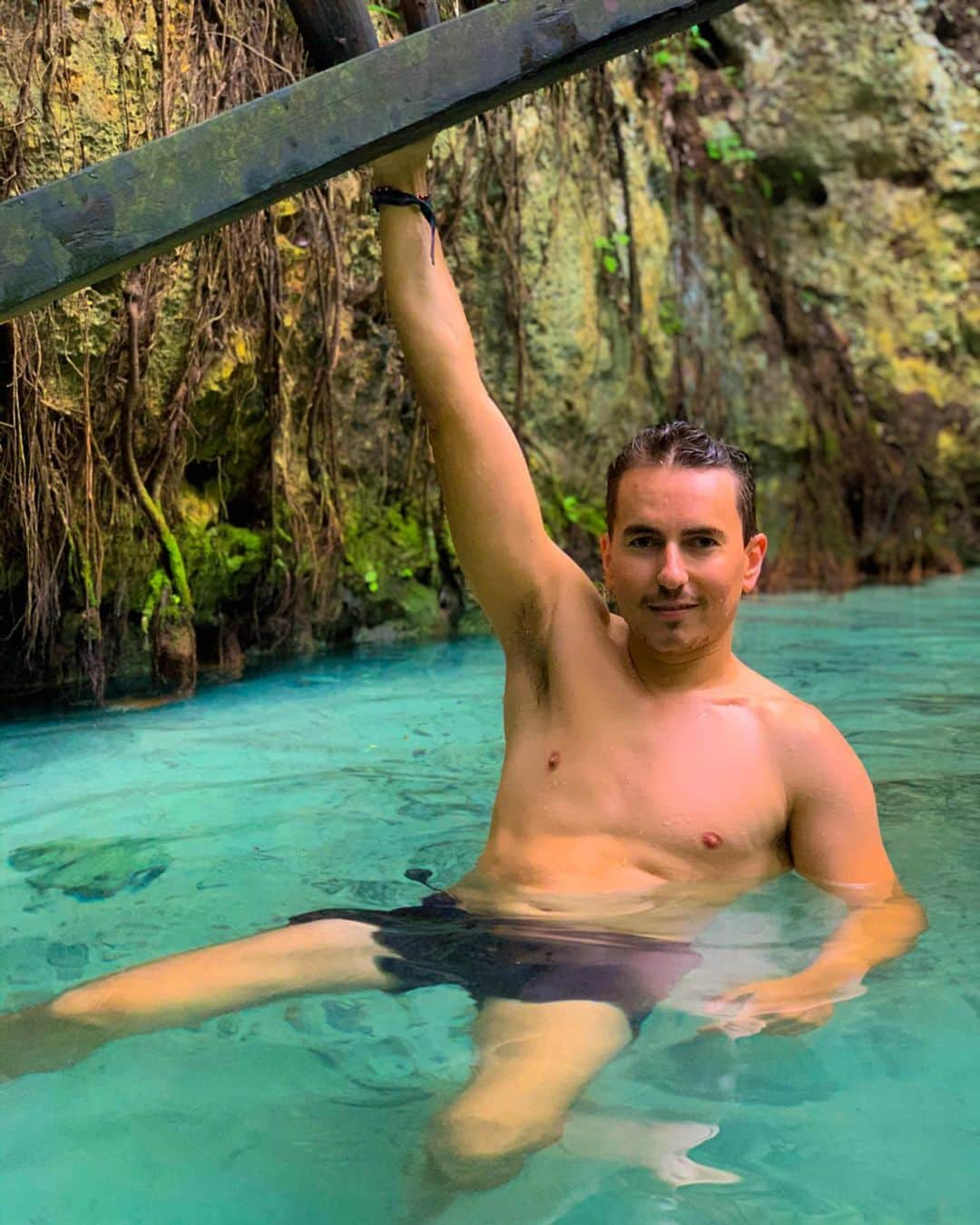 ホルヘ・ロレンソさんのインスタグラム写真 - (ホルヘ・ロレンソInstagram)「#GranCenote 💦🎋 ———————————————————————#tulum #tulummexico #rivieramaya #cenote #cenotes #cenotesmexico #peaceofmind」1月15日 4時55分 - jorgelorenzo99