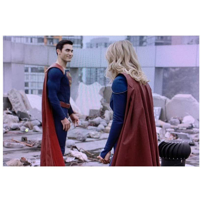 メリッサ・ベノイストさんのインスタグラム写真 - (メリッサ・ベノイストInstagram)「last two episodes of #crisisoninfiniteearths are tonight! be there or be a kryptonian-square」1月15日 5時05分 - melissabenoist