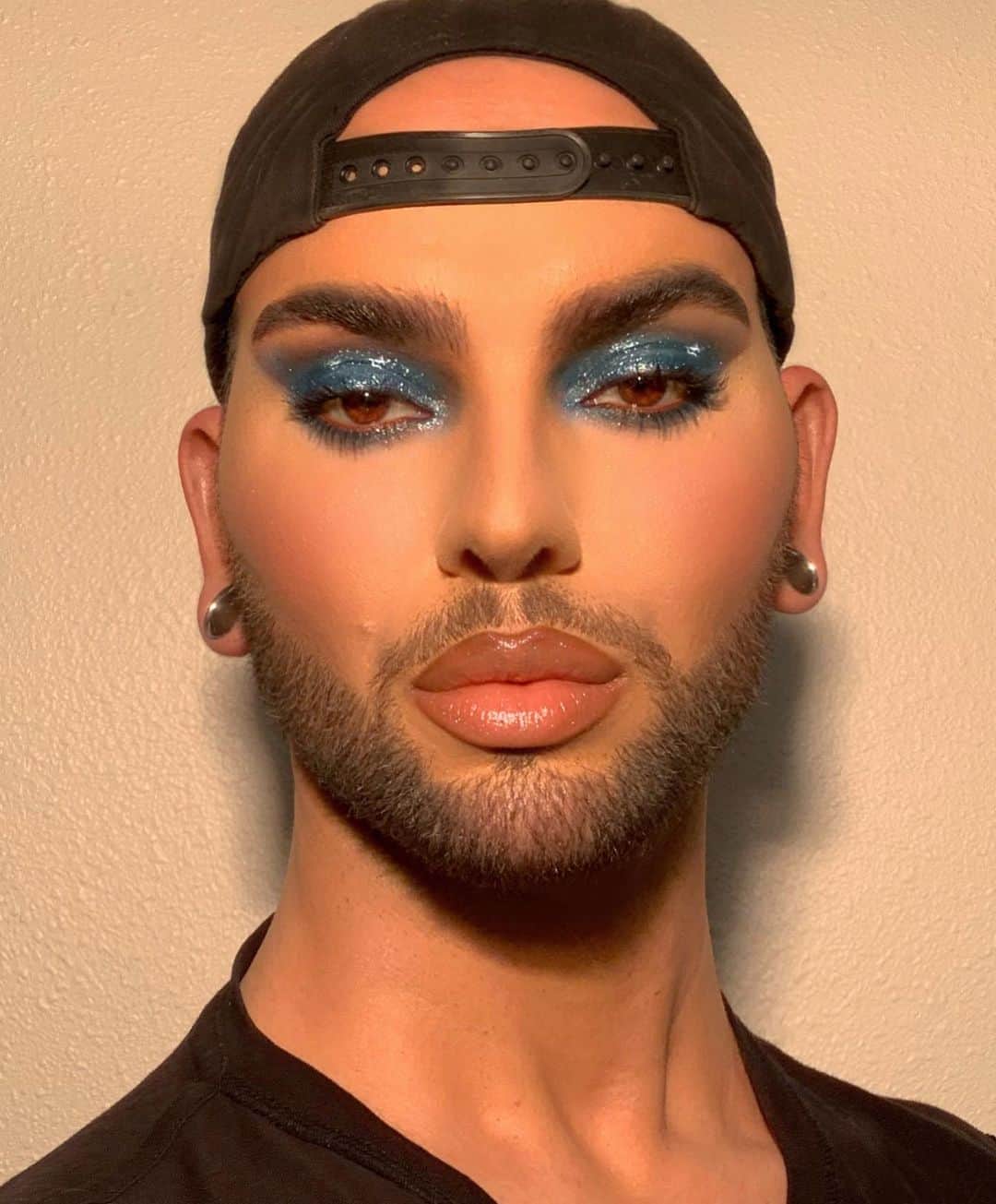 A riel D iazのインスタグラム：「Bad bitch no muzzle.  Eyes: @natashadenona metropolis palette, @ardellbeauty individuals. @urbandecaycosmetics torch liner & @kevynaucoin cosmic eye gloss. @milkmakeup mascara.  Lips: @hauslabs rule Lipliner & entranced gloss.  Face: @natashadenona foundation x +, @narsissist radiant creamy concealer, @colouredraine damage control blush duo. @dragunbeauty dragon heart face powder. @urbandecaycosmetics all nighter primer.」