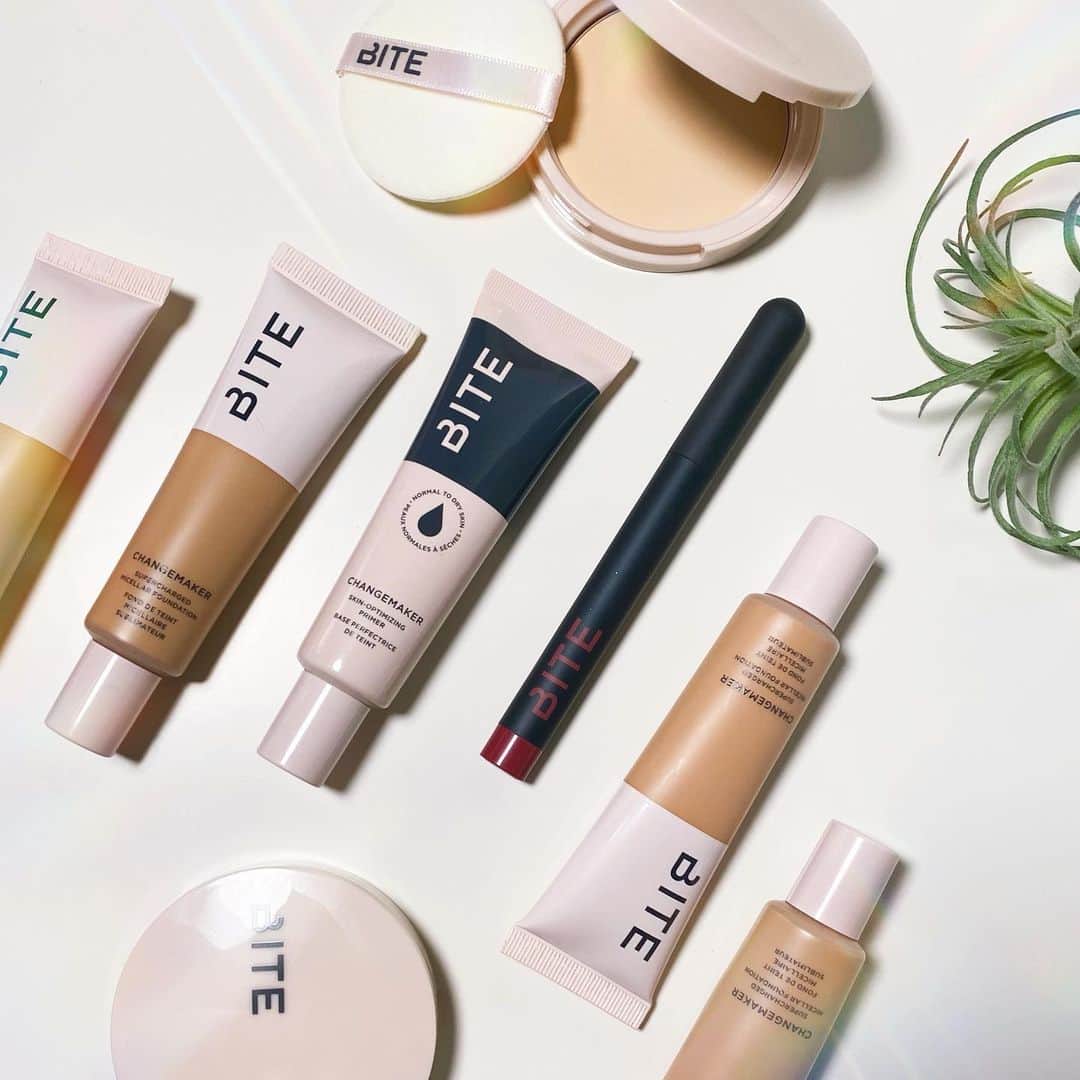 Samantha Ravndahlのインスタグラム：「the lineup of the #newfaceofclean 🌿 have you picked up anything from @bitebeauty’s new drop?! All vegan, cruelty free, and clean beauty #ad」