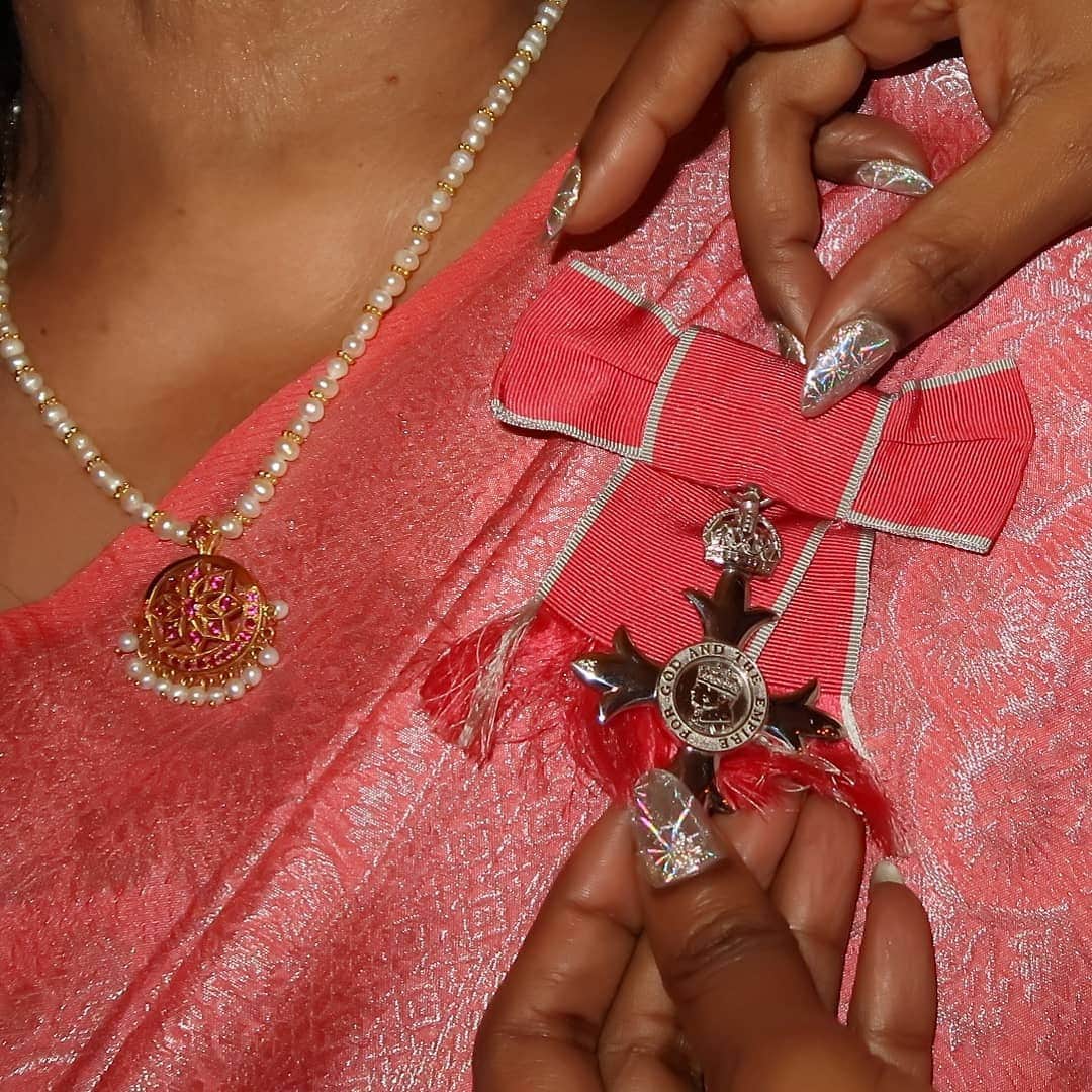 M.I.A.のインスタグラム：「Mum actually made this 1!!! They don't make this ribbon anymore. I actually got 1 of the MBE medals she stitched.  I was ikhyds age when mum started this job.」