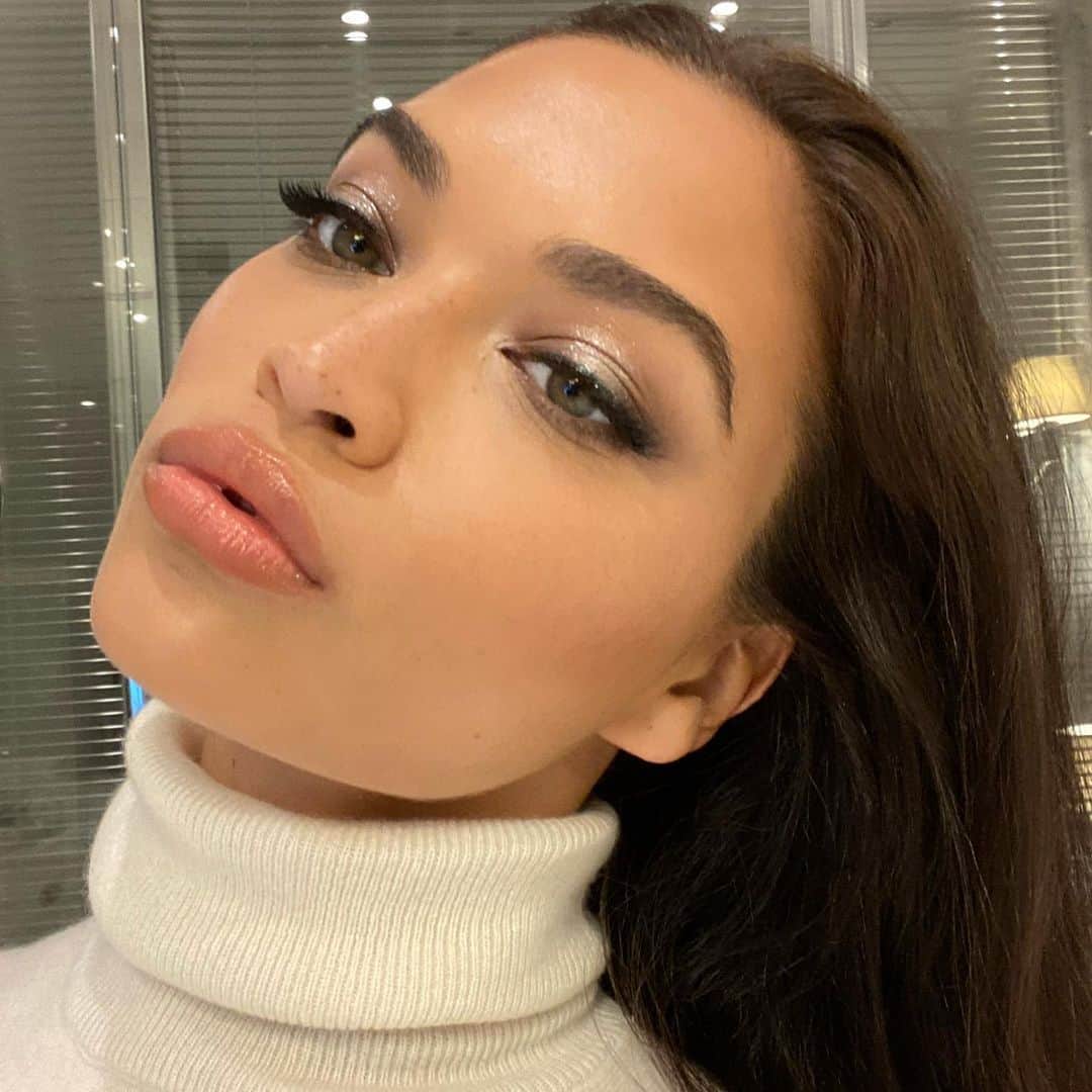 シャニーナ・シャイクのインスタグラム：「I love this LEWK from @patmcgrathreal #patmcgrathlabs 👄」
