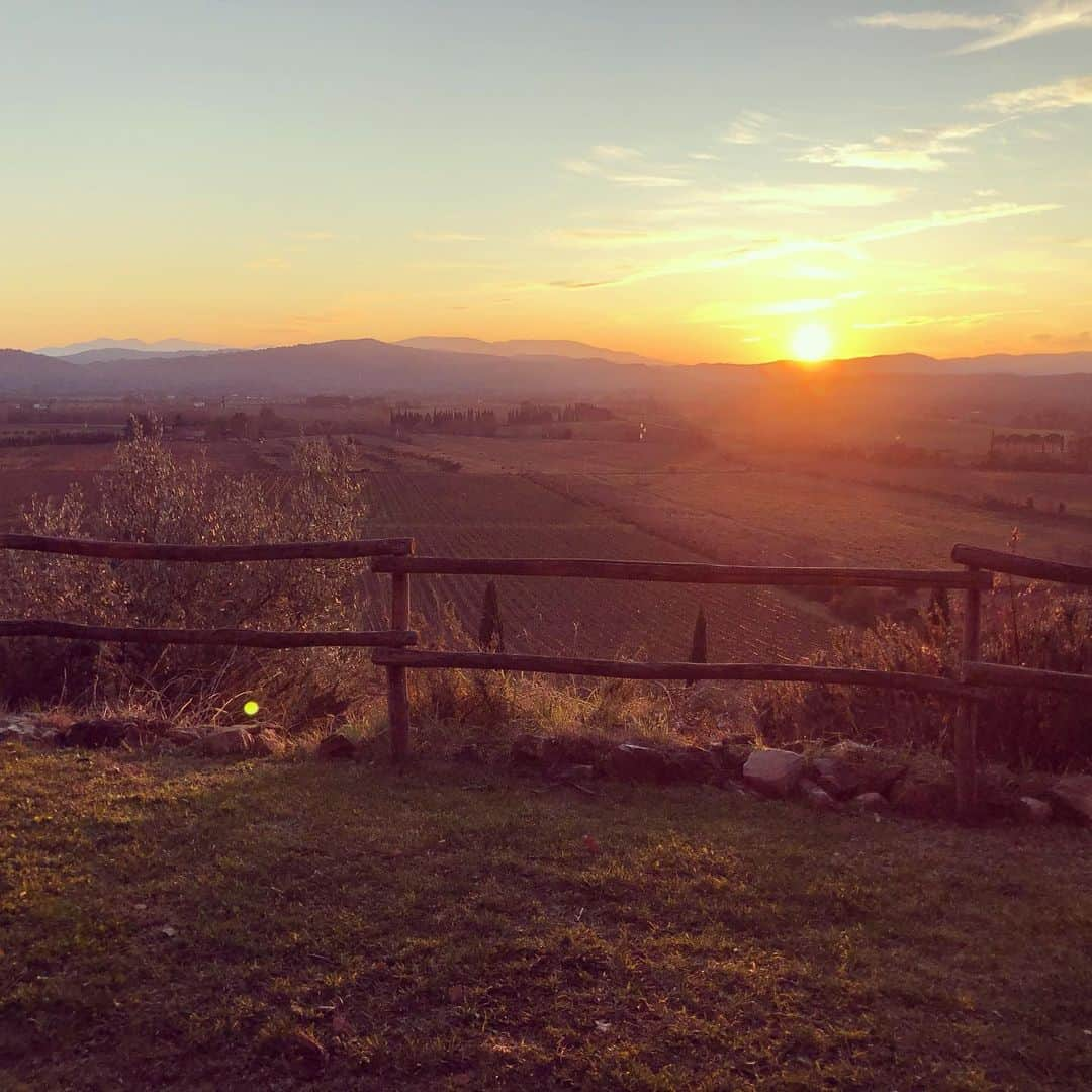 ジェニー・ガースさんのインスタグラム写真 - (ジェニー・ガースInstagram)「He took a cooking lesson in Tuscany...Thank you @dirvla for insisting on this vacation!❤️ F*#k Hollywood...i’m eating  pasta!  @contidisanbonifacio - - - #tuscany #cooking #pastalover #pasta #vacation #husband #italy」1月15日 6時39分 - jenniegarth