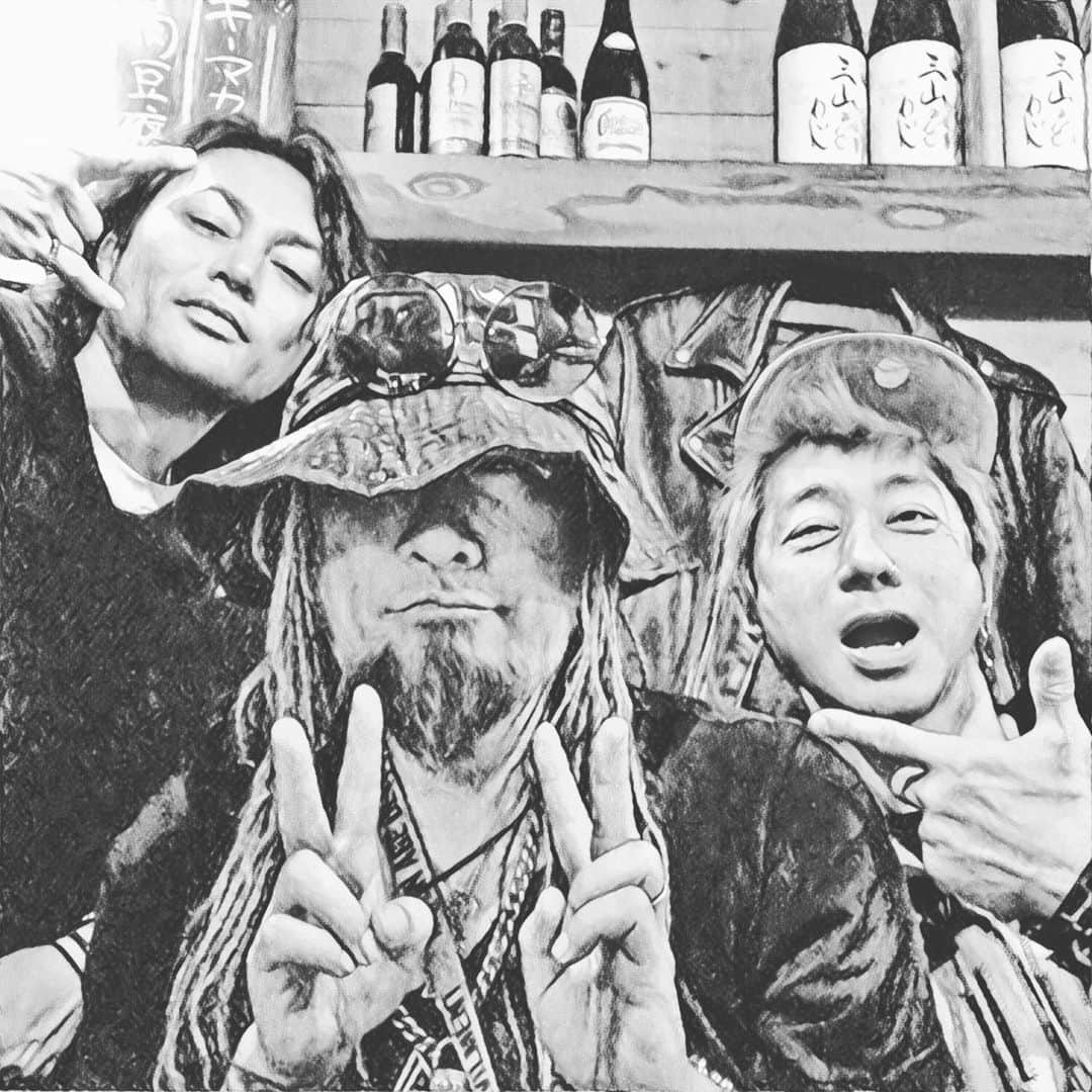 Ju-kenさんのインスタグラム写真 - (Ju-kenInstagram)「エグいギター弾く2人とリハ🎸🎸 ヤバ🤩 1／17下北沢に体験しにきてな😉  #KAZ #原田喧太　#リハ後の飲みは格別にうまいっ」1月15日 7時03分 - jkn627