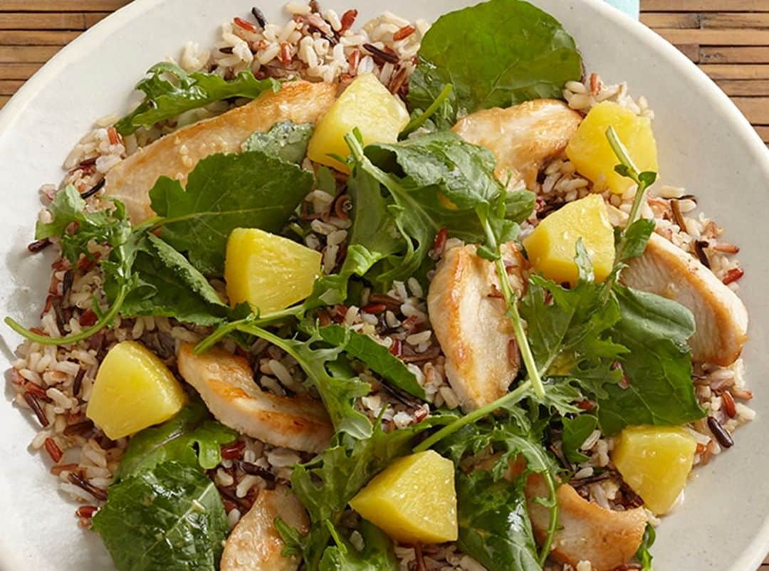 Dole Packaged Foods（ドール）のインスタグラム：「You'll be kale'in it at the dinner table tonight when you serve this Baby Kale Pineapple and Chicken Salad!」