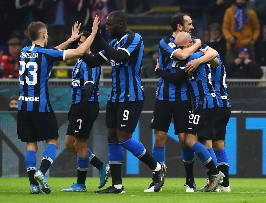 クワドォー・アサモアのインスタグラム：「Grande vittoria di squadra! Bravi 💪🏿⚫️🔵 @inter #InterCagliari #CoppaItalia  Great team win! 💪🏿⚫️🔵 @inter #InterCagliari #CoppaItalia」