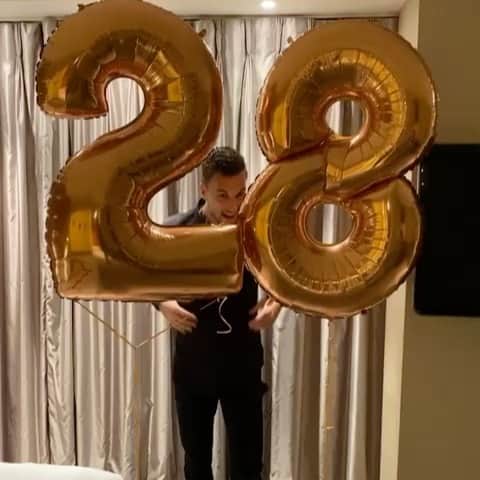 ジョエル・フェルトマンのインスタグラム：「Jumping into my new age #28🎂」