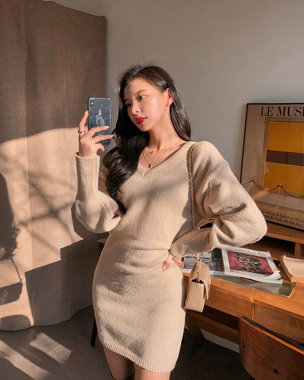 Chuuのインスタグラム：「보들보들 따닷한 니트 원피스! 핏되는 라인인데 소매는 루즈하게 나와서 라인이 예뻐보여용💓」