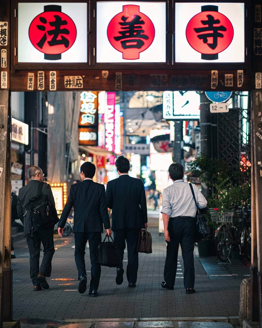 Joshさんのインスタグラム写真 - (JoshInstagram)「The good times are always with a click of the shutter. I miss taking street photos at night. . . . . . #東京 #東京カメラ部 #日本 #写真部 #ourmoodydays #streetframe #streetclassics #streets_vision #urbanromantix #urbanandstreet #citygrammers #killyourcity #discoverjapan #discovertokyo #streetmobs  #japan_vacations #urban_shutter #tokyocameraclub #streetdreamsmag #night_owlz #citykillerz #street_focus_on #streetgrammer #visitjapanjp #explorejapan #fatalframes #agameoftones #rawurbanshots #igjapan #igersjp」1月15日 8時47分 - joshtaylorjp