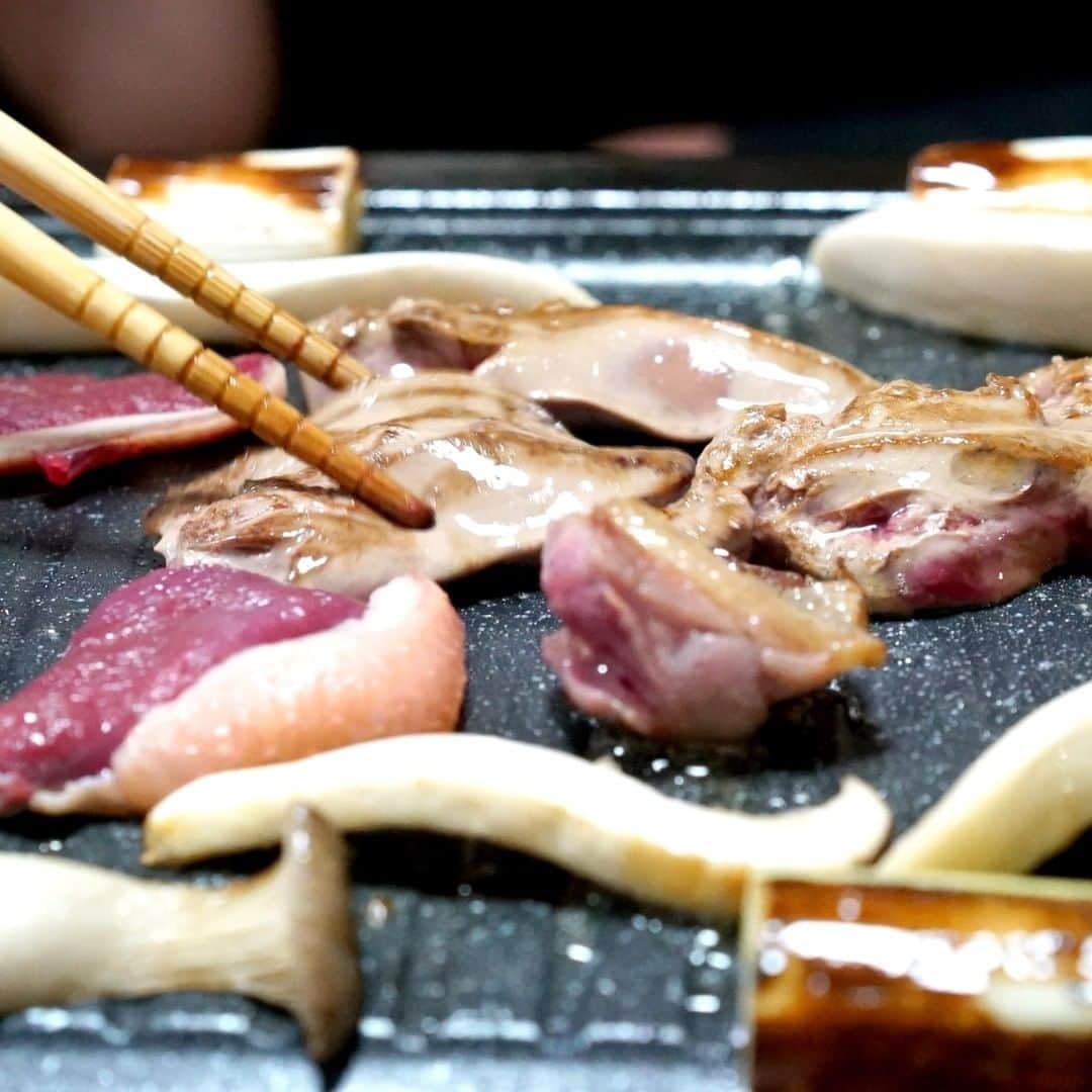 うどんが主食さんのインスタグラム写真 - (うどんが主食Instagram)「鴨には申し訳ないが めっちゃ美味過ぎて、毎年楽しみすぎる（笑） 東京で食べるより、安ぽいロースターだが田んぼ見ながら鴨を焼く幸せ。 #うどんが主食 #鷹匠寿 #鍋 #鴨　#焼肉 #醤油 #グルメ #コシヒカリ　#美味い #真鴨 #燕三条 #新潟 #foodstagram #Japan #washoku #fashion #food #ramen #noodle #noodles #soup #amazing #good #nice #beauty #beautiful #fashion #nice #gourmet」1月15日 8時56分 - alwaysudon