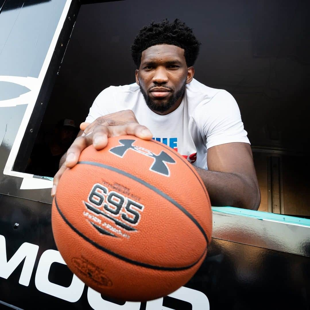 Sneaker Newsさんのインスタグラム写真 - (Sneaker NewsInstagram)「Under Armour confirms a Joel Embiid signature shoe for Fall 2020. Called the UA Embiid 1, the Sixers big man's shoe design is inspired by his Cameroonian roots. Hit the link in our bio for details.」1月15日 8時54分 - sneakernews