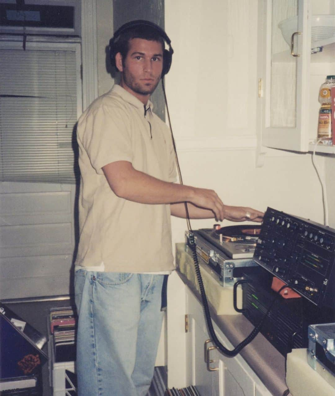 カスケイドさんのインスタグラム写真 - (カスケイドInstagram)「1994 with my 1200’s, a Rane rotary mixer and a few milk crates full of wax.  I set up in the kitchen so there would be more dance floor in the living room.  I lived in a 2 bedroom on the 3rd floor so making space for people was crucial.  I had to peek around the corner to see what records were working.  My face is fried cause I had been snowboarding all day and it was spring time... epic day of slush, sun and some house music with friends.  Believe it or not.  I actually did go on to graduate college and make something of my life.」1月15日 9時13分 - kaskade