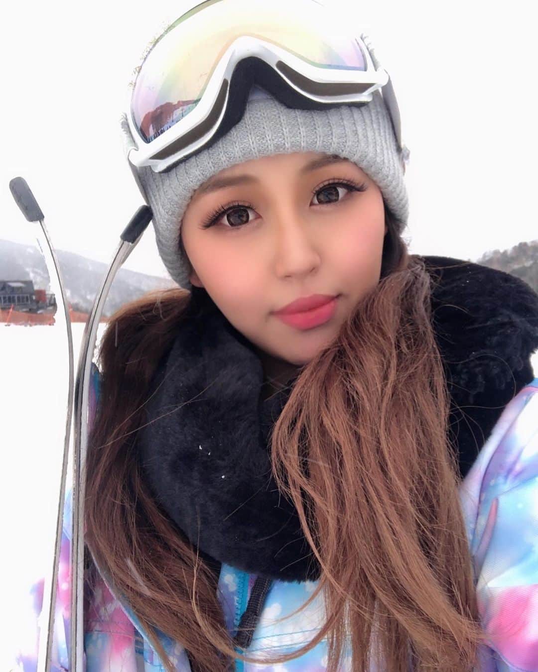 岩上愛美さんのインスタグラム写真 - (岩上愛美Instagram)「家族全員で、万座の温泉♨️&スキー場⛷に行ってきました✨  本当はスノボの板も持って行ってたのですがスキーをして疲れたのでやめました😂 来年は姪っ子ちゃん(4歳)もスキーを始めて、甥っ子ちゃん(1歳)も一緒に遊べるかな？☃️✨ #family #trip #skiing #snowboarding #snow #skiarea #frozen #snowman #manzaski #manza #gunma #japan #万座 #スキー場 #スキー #スノーボード #スノボ #温泉 #最高　❤️」1月15日 9時30分 - amiiwakami