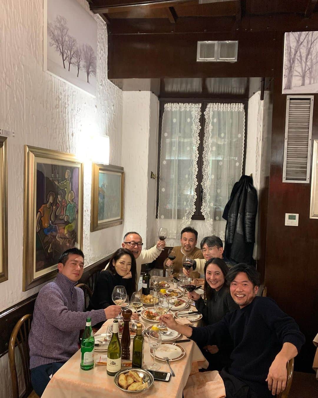 西田善太さんのインスタグラム写真 - (西田善太Instagram)「ミラノ最後の夜。ドゥオモは京都で言うなら六角堂、ミラノのおへそです。何を話したか忘れちゃう会食が最高の会食。メンツは混合、おもちろかった。#ferragamo #UOMO #mensnonno #mmfw」1月15日 9時38分 - zentanishida