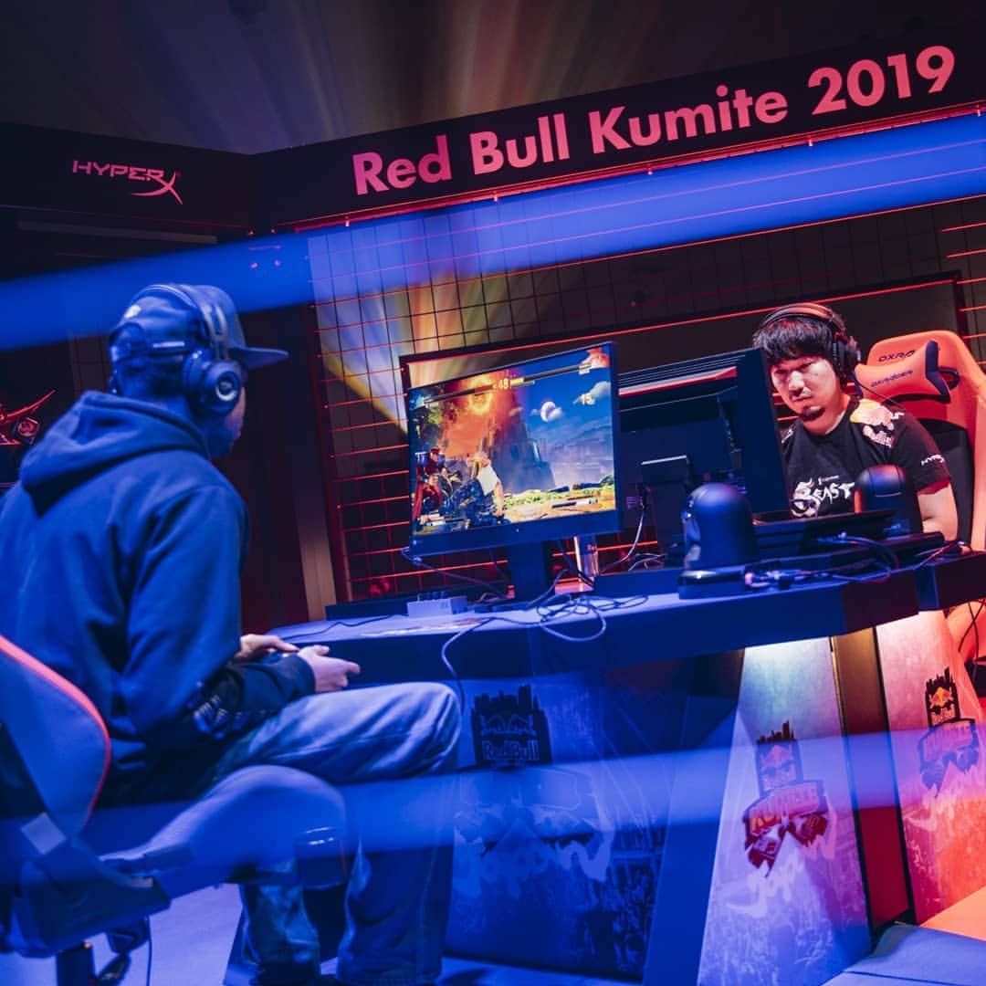のインスタグラム：「Red Bull Kumiteからの写真が届きました！New pics came in from Red Bull Kumite! 📷 @sugurusaito26  #RedBullKumite #HyperXFamily #CygamesBeast #sfv」