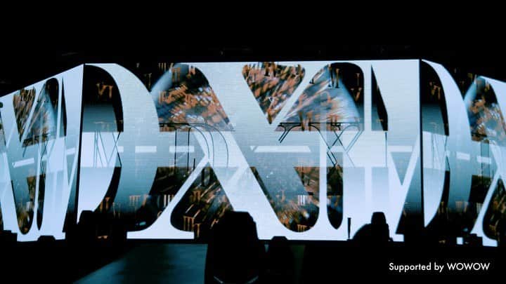 L'Arc-en-Ciel【公式】のインスタグラム：「ARENA TOUR MMXX" in Osaka 4 days are over. Newest L'Arc-en-Ciel in 2020 is here! Next, Aichi!  The full version is available on L'Arc-en-Ciel Official Fan Club "LE-CIEL". L'Arc-en-Ciel "ARENA TOUR MMXX" To be broadcasted exclusively on WOWOW in May 2020. 「ARENA TOUR MMXX」大阪公演終了。2020年L'Arc～en～Cielが遂に降臨！次は愛知！  映像の全編はL'Arc-en-Ciel Official Fan Club "LE-CIEL"にて公開中！ L'Arc-en-Ciel「ARENA TOUR MMXX」2020年5月 WOWOWにて独占放送  ARENA TOUR MMXX 2020.1.9.thu-3.5.thu 2020.1.09 Osaka OSAKA-JO HALL 2020.1.10 Osaka OSAKA-JO HALL 2020.1.12 Osaka OSAKA-JO HALL 2020.1.13 Osaka OSAKA-JO HALL 2020.1.18 Aichi Sky Expo(Aichi International Exhibition Centre) 2020.1.19 Aichi Sky Expo(Aichi International Exhibition Centre) 2020.2.08 SAITAMA SUPER ARENA 2020.2.09 SAITAMA SUPER ARENA 2020.2.28 YOKOHAMA ARENA *Fanclub Membership Limited 2020.2.29 YOKOHAMA ARENA *Fanclub Membership Limited 2020.3.04 Yoyogi National Gymnasium 1st Gymnasium 2020.3.05 Yoyogi National Gymnasium 1st Gymnasium  #LArcenCiel #LArc #ラルク #彩虹樂團 #LArcMMXX #ARENATOURMMXX #MMXX」