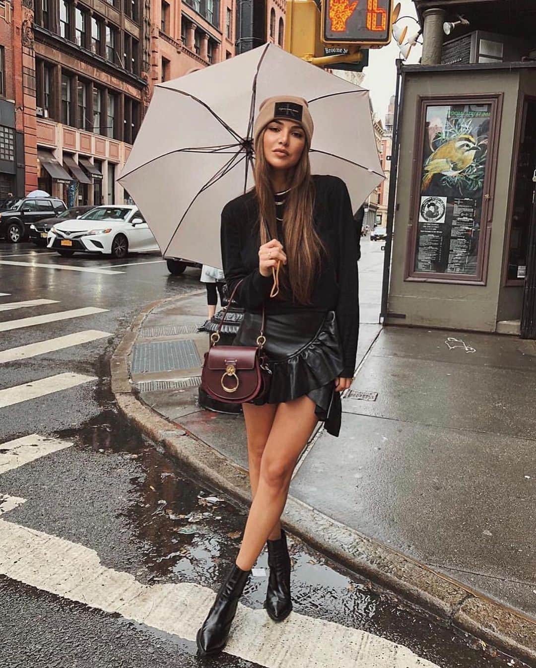 Angel™さんのインスタグラム写真 - (Angel™Instagram)「OOTD. Which outfit would you add to your shopping list? Credit @negin_mirsalehi #americanstyle #winterfashion #winteroutfits #onlineshopping #style #fashion #ootd ❤️ #asaqueen」1月15日 9時52分 - americanstyle