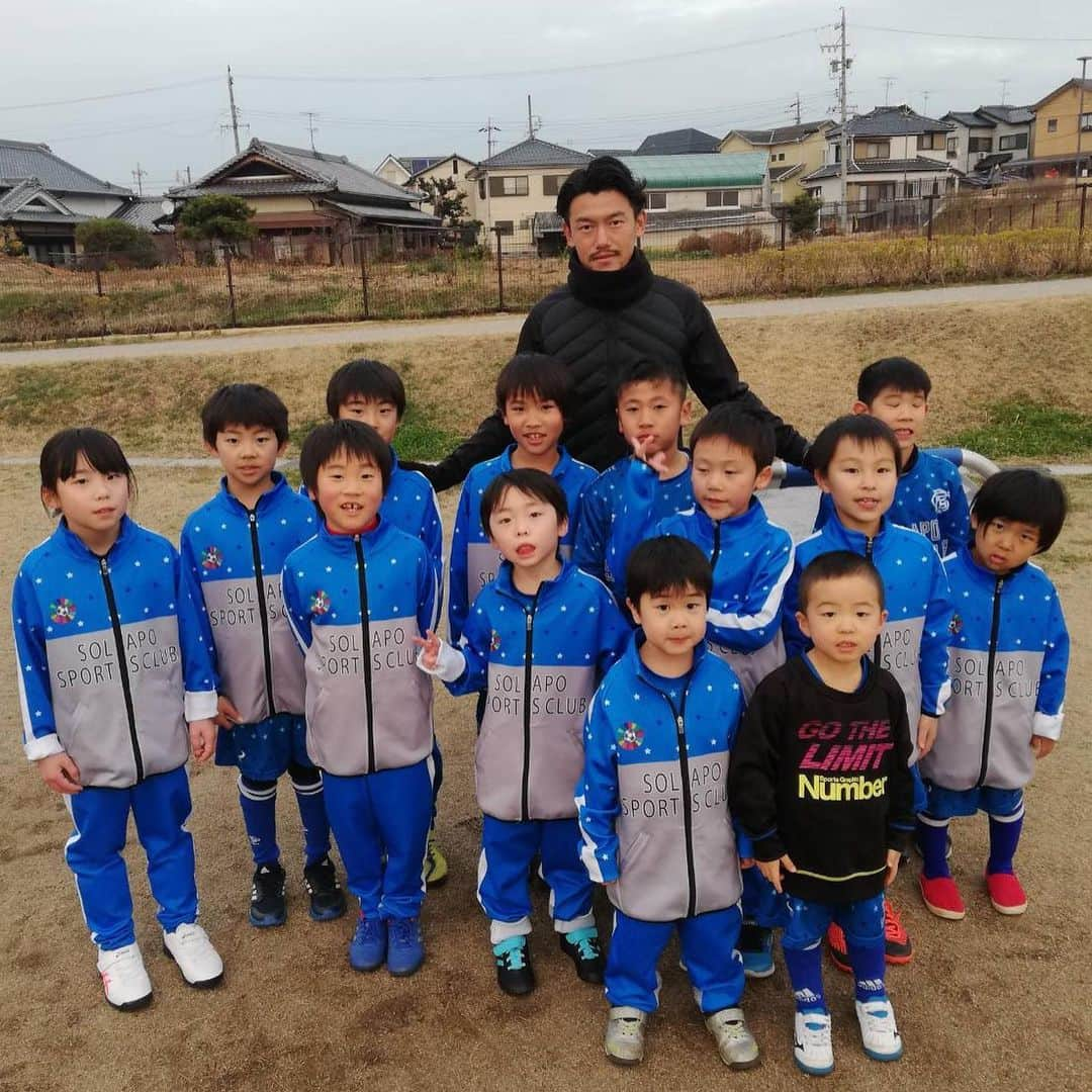 多々良敦斗のインスタグラム：「昨日ソラポスポーツクラブさんの練習に参加してきました。  幼稚園から小学校低学年までの子と一緒に動いてサッカーを楽しむという原点を思い出させてもらいました。  ありがとうございました！！ #ソラポスポーツクラブ #サッカースクール #ライフキネティック #FCマルヤス岡崎 #多々良敦斗」