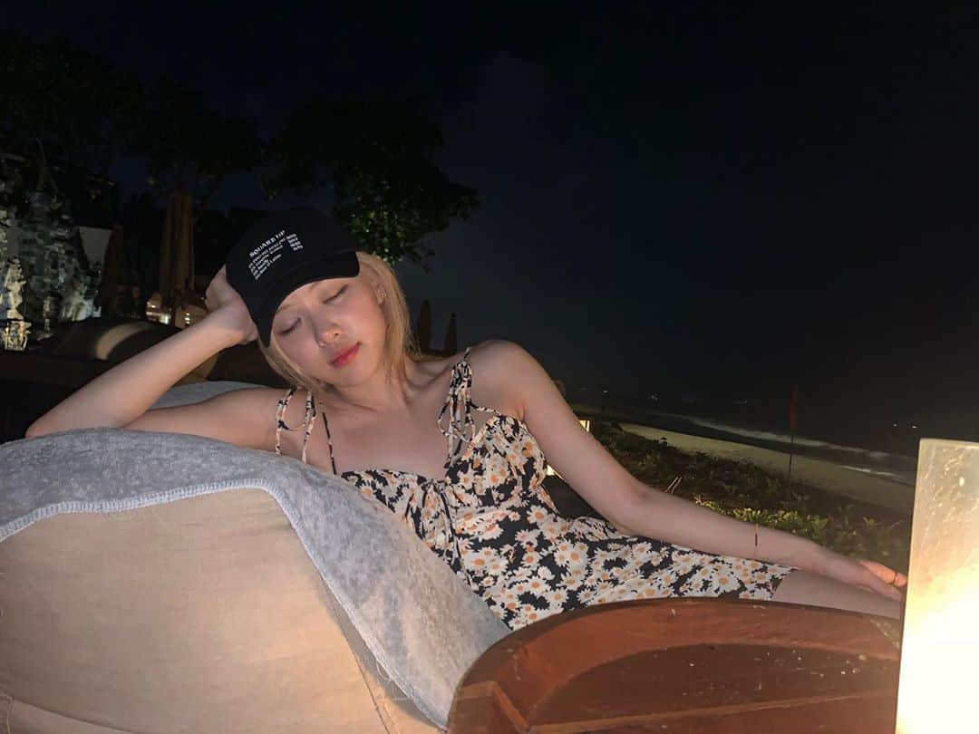 ロゼさんのインスタグラム写真 - (ロゼInstagram)「More from Bali. We hope to be back Indonesia 🤍 Thank you for having us.」1月15日 10時19分 - roses_are_rosie