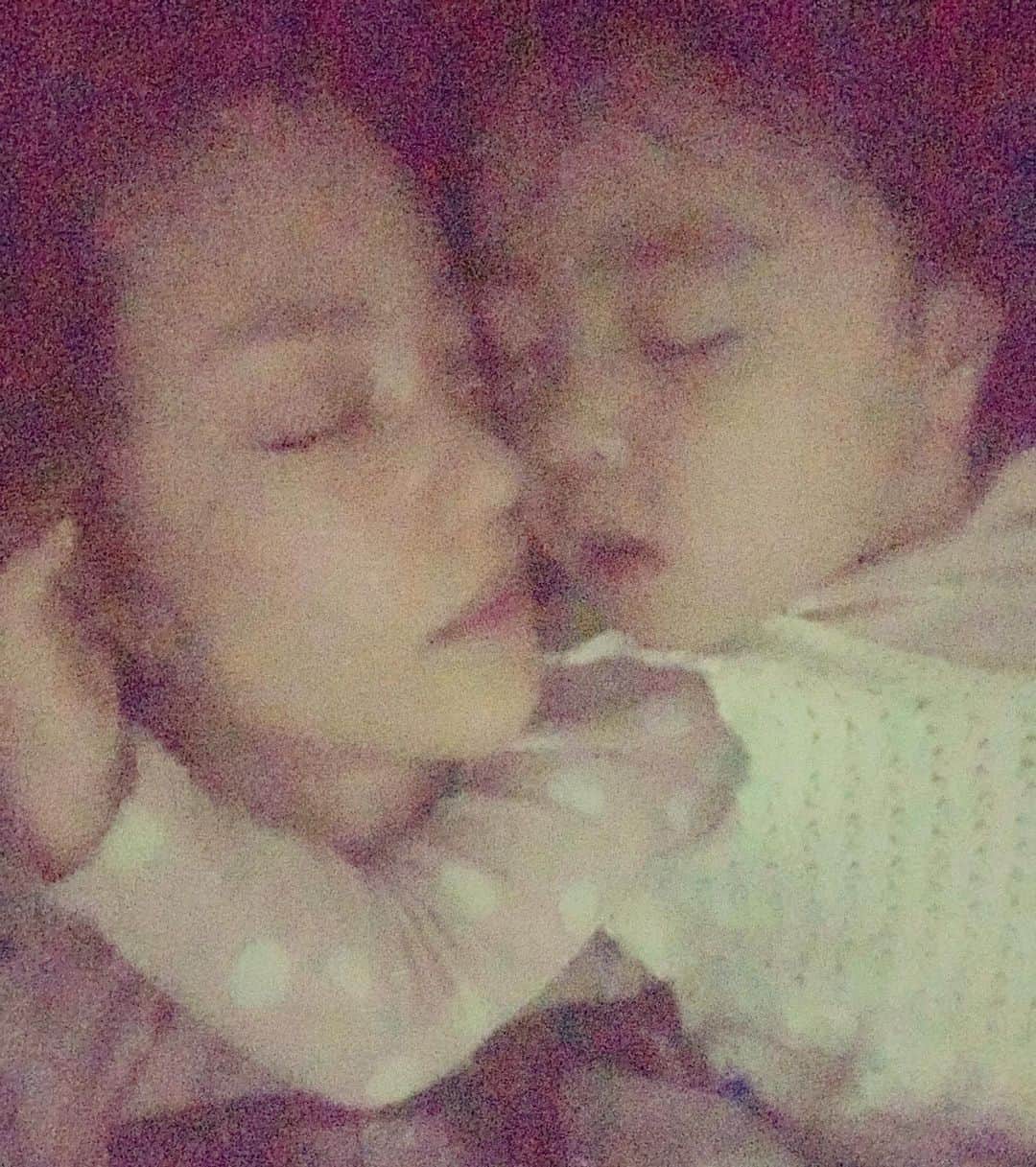 イ・ユンジのインスタグラム：「오늘아침. #산소와이산화탄소호흡그사이#내사랑」