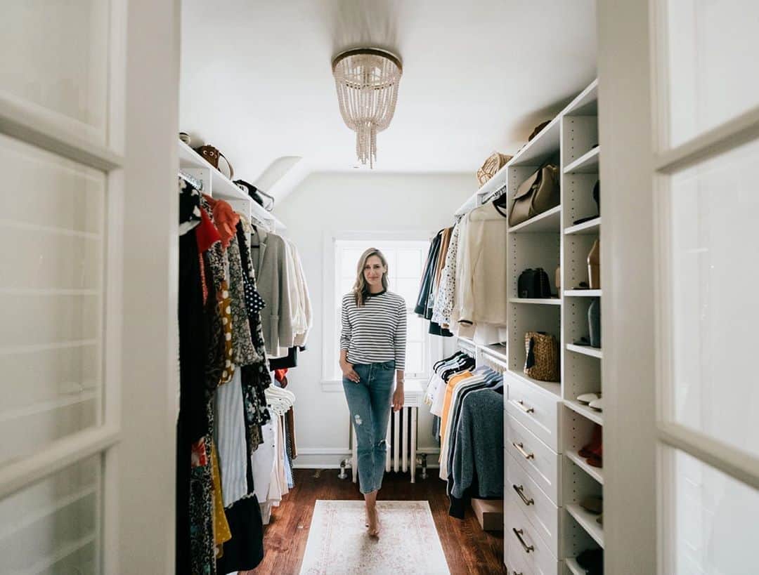 Anna Jane Wisniewskiのインスタグラム：「One year later and my closet is going strong. Sure, when we designed the master bath renovation, we could’ve had a much larger bathroom in lieu of a walk-in closet...but then where would all my clothes go? 😏 (I did a ton of research/received quotes on who to hire for this job since we live in a 100 year old home where they really had to be accommodating to the space and was so pleased with @inspiredclosetsoakbrook - they did an awesome job from start to finish.) Can’t wait to do a basement reveal! I think you’ll like it. 📸 @ironandhoney #thisoldtudor #homebeautiful #walkincloset #theeverygirlathome #housebeautiful」