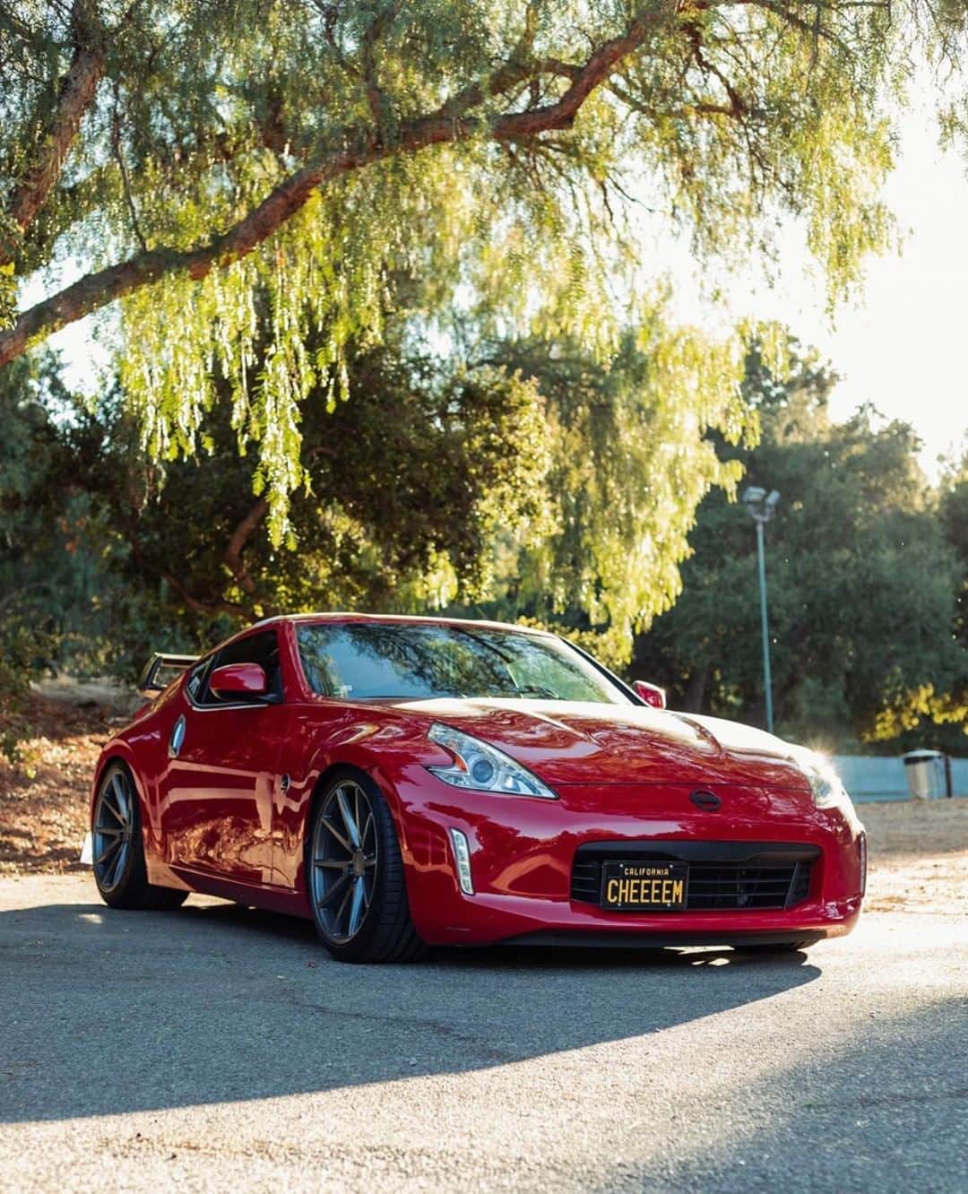 のインスタグラム：「Can't be bothered. #Nissan #370Z 🚗 @cheem_z34 📸 @matthew__haddaji」