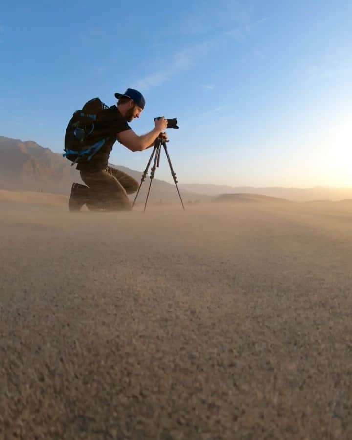 Travis Burkeのインスタグラム：「Jumped in my truck and drove 6 hrs on a whim to catch this wind storm in Death Valley. Turns out I was the only one who wanted to be out in the dunes with 40+ mph (64 km/h) gusts haha.  Super fun setting out with an idea in mind and having it all come together. More images to come!  #deathvalley #bts #windy #sorrycamera」