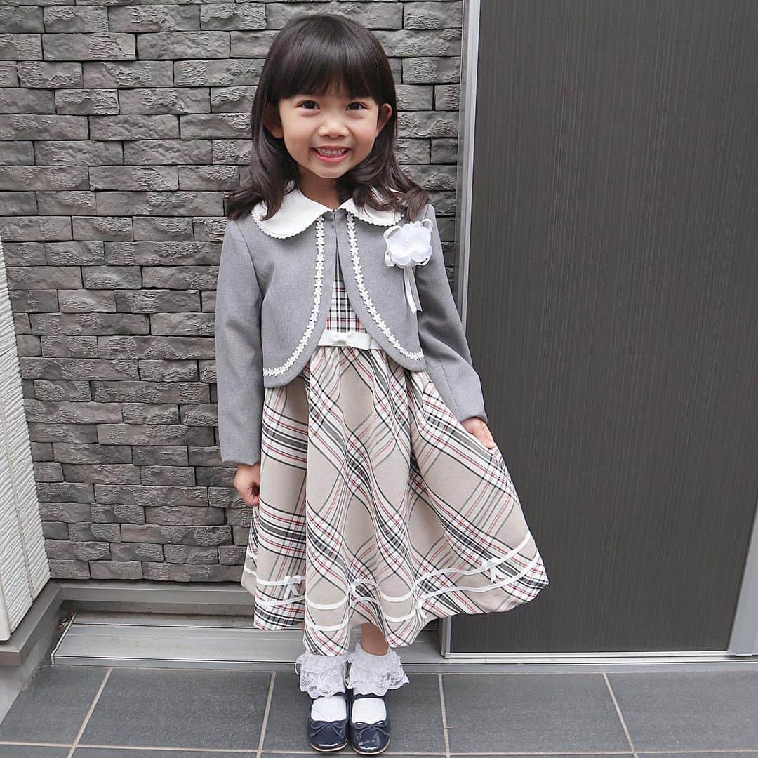 ともみさんのインスタグラム写真 ともみinstagram 入学式用のワンピースコーデ お店でも見たりしてたんだけど Kids Smile Shop Robe Robe Official 1 さんのに決定 チェックのワンピースにボレロスタイル 胸元のポイントも素敵 サイズ1にした