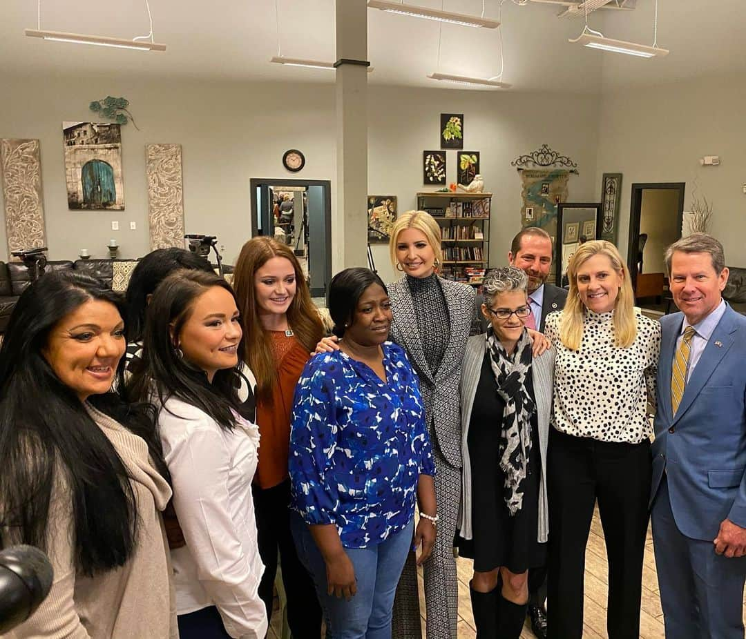 イヴァンカ・トランプさんのインスタグラム写真 - (イヴァンカ・トランプInstagram)「An estimated 12,400 sex trafficking transactions take place in Atlanta each month.  Today I visited City of Refuge and Wellspring Living, 2 transformative organizations that protect the most vulnerable and provide transformative care through spiritual nurturing, therapeutic services, education, life skills and personal and professional development.  These Atlanta safe havens provide women with the opportunity for rescue, restoration, and a chance to start a new life.  The stories shared with us by survivors of human trafficking today were incredibly powerful. These women warriors represent resilience and strength on a level few of us will ever know.  The entire Trump Administration is committed to combating this evil.」1月15日 11時34分 - ivankatrump